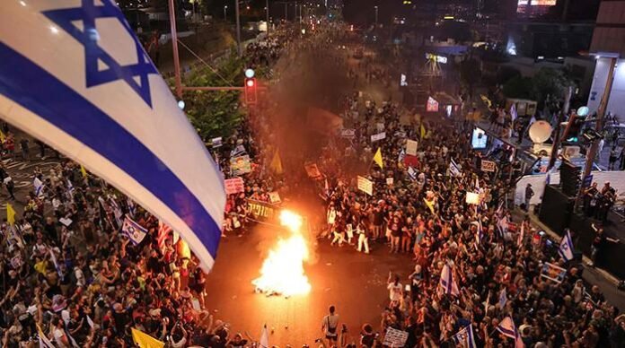 اسرائیل میں یرغمالیوں کی واپسی کے لیے اب تک کا سب سے بڑا مظاہرہ