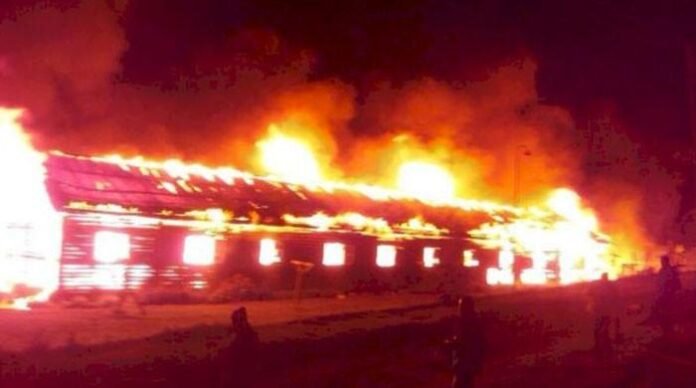 کینیا میں چند روز کے اندر اسکولوں میں آتشزدگی کا کینیا میں چند روز کے اندر اسکولوں میں آتشزدگی کا تیسرا واقعہ پیش آگیا