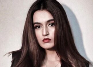 ڈائریکٹر نے رات گئے بلایا اور مختصر لباس پہن کر آڈیشن دینے کا کہا: حرا خان کا انکشاف ڈائریکٹر نے رات گئے بلایا اور مختصر لباس پہن کر آڈیشن دینے کا کہا: حرا خان کا انکشاف