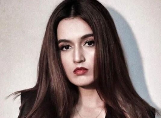 ڈائریکٹر نے رات گئے بلایا اور مختصر لباس پہن کر آڈیشن دینے کا کہا: حرا خان کا انکشاف ڈائریکٹر نے رات گئے بلایا اور مختصر لباس پہن کر آڈیشن دینے کا کہا: حرا خان کا انکشاف