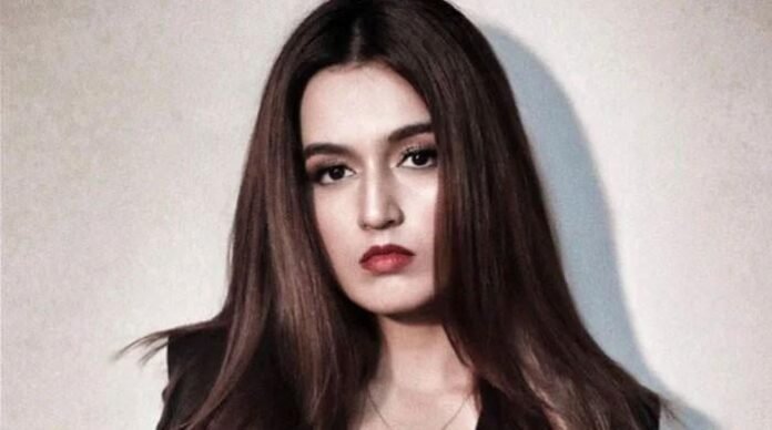 ڈائریکٹر نے رات گئے بلایا اور مختصر لباس پہن کر ڈائریکٹر نے رات گئے بلایا اور مختصر لباس پہن کر آڈیشن دینے کا کہا: حرا خان کا انکشاف