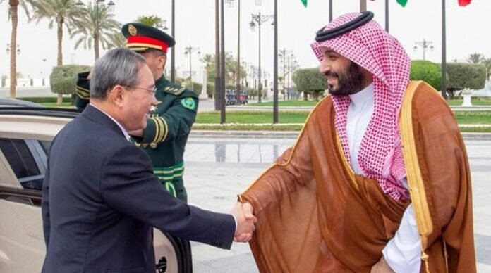 چینی وزیراعظم لی کیانگ سرکاری دورے پر سعودی عرب پہنچ چینی وزیراعظم لی کیانگ سرکاری دورے پر سعودی عرب پہنچ گئے