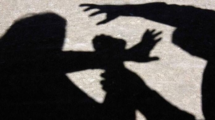 بھارت: مسلح افراد نے فوجی افسران پر تشددکے بعد انکی بھارت: مسلح افراد نے فوجی افسران پر تشددکے بعد انکی خاتون دوست کو زیادتی کا نشانہ بنا ڈالا