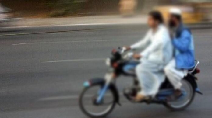 کراچی سمیت سندھ کےمختلف شہروں میں موٹر سائیکل کی ڈبل کراچی سمیت سندھ کےمختلف شہروں میں موٹر سائیکل کی ڈبل سواری پرپابندی عائد