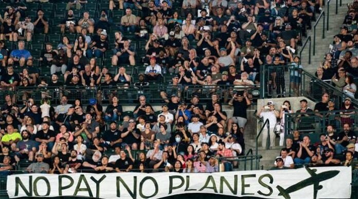 امریکی طیارہ ساز کمپنی بوئنگ کے ملازمین نے تنخواہوں میں امریکی طیارہ ساز کمپنی بوئنگ کے ملازمین نے تنخواہوں میں اضافہ نہ ہونے پر ہڑتال کردی