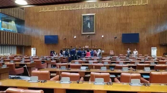 حکومت کو آئینی ترمیم کی منظوری کیلئے سینیٹ میں بھی حکومت کو آئینی ترمیم کی منظوری کیلئے سینیٹ میں بھی مشکلات کا سامنا