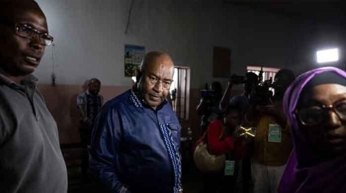 افریقی ملک کوموروس کے صدر چاقو حملے میں زخمی افریقی ملک کوموروس کے صدر چاقو حملے میں زخمی