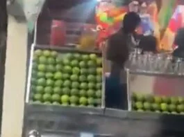 بھارت: پھلوں کے جوس میں یورین ملانے والا دکاندار گرفتار