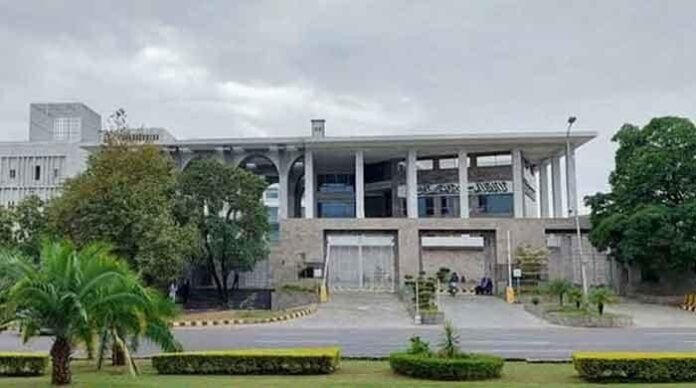 اسلام آباد ہائیکورٹ نے پی ٹی آئی کے گرفتار رہنماؤں اسلام آباد ہائیکورٹ نے پی ٹی آئی کے گرفتار رہنماؤں کے جسمانی ریمانڈ کا فیصلہ معطل کر دیا