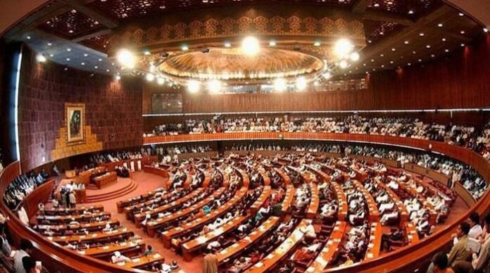 حکومت کا آرٹیکل 63 اے میں بھی ترمیم کا فیصلہ، حکومت کا آرٹیکل 63 اے میں بھی ترمیم کا فیصلہ، ارکان پارلیمنٹ کو اسلام آباد میں رہنے کی ہدایت