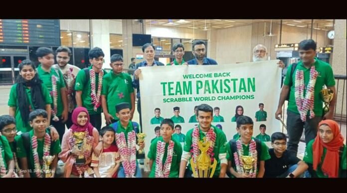 ورلڈ یوتھ اسکریبل چیمپئن شپ جیتنے کے بعد پاکستان ٹیم ورلڈ یوتھ اسکریبل چیمپئن شپ جیتنے کے بعد پاکستان ٹیم کا وطن پہنچنے پر شاندار استقبال