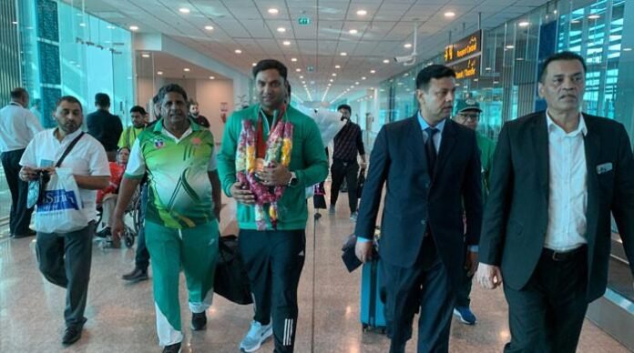 پیرس پیرالمپکس: برانز میڈل جیتنے کے بعد حیدر علی کی پیرس پیرالمپکس: برانز میڈل جیتنے کے بعد حیدر علی کی  وطن آمد، کوئی حکومتی شخصیت استقبال کیلئے نہ آئی